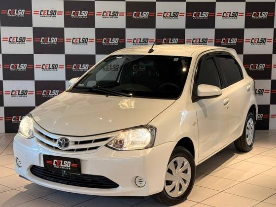 TOYOTA ETIOS 1.5 XS 16V FLEX 4P AUTOMÁTICO TOYOTA ETIOS 1.5 XS 16V FLEX 4P AUTOMÁTICO